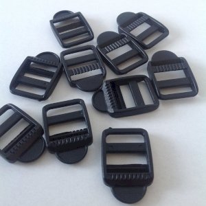 Compact & Lightweight 20mm Plastic Ladderlock Black Buckles